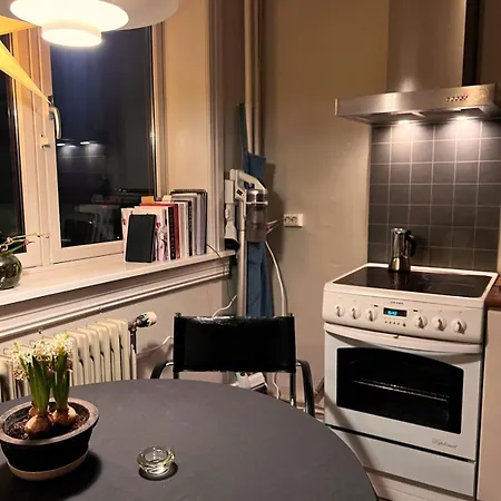 Cosy In A Quiet, Neighborhood Apartment