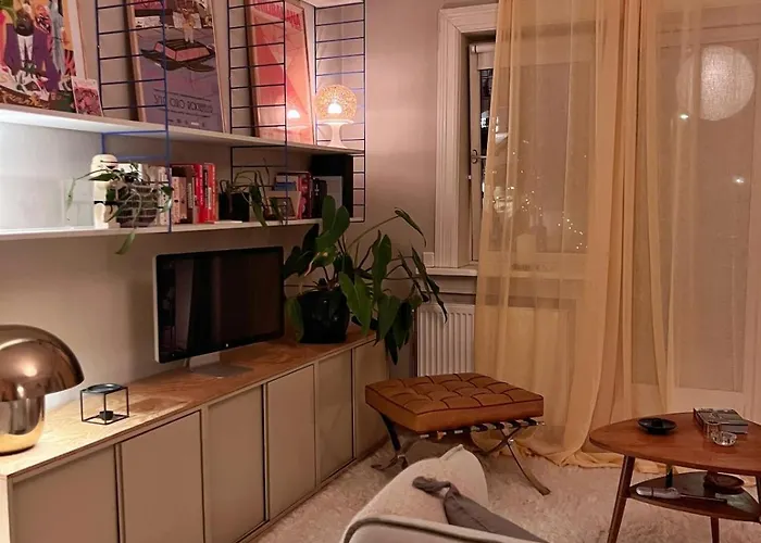 Cosy In A Quiet, Neighborhood *