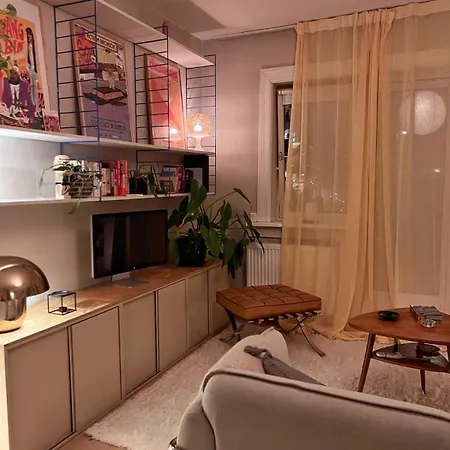 Cosy In A Quiet, Neighborhood *